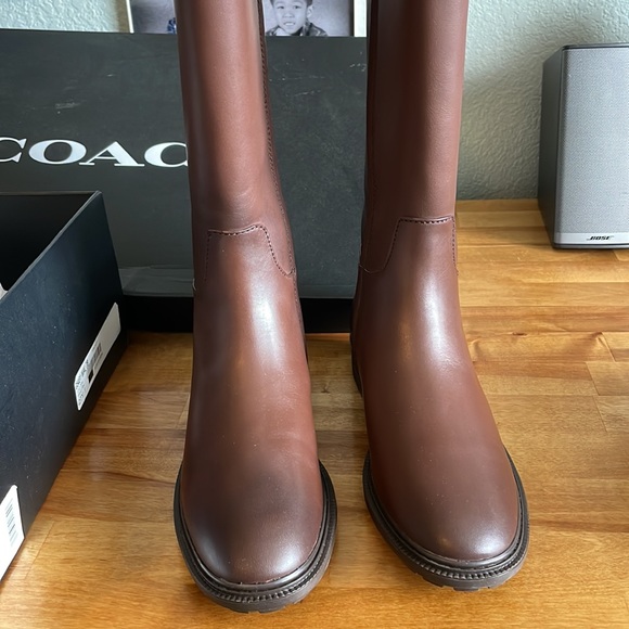 New Coach boots Fynn Boot
Embossed with our iconic - Picture 6 of 17